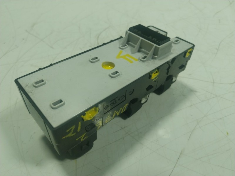 Recambio de mando elevalunas delantero izquierdo para kia stonic (ybcuv) 1.6 crdi cat referencia OEM IAM 93571H8100 93570H810CWK