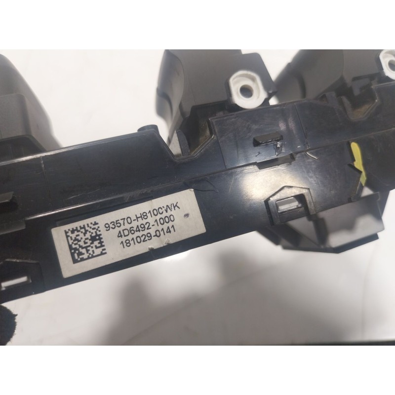 Recambio de mando elevalunas delantero izquierdo para kia stonic (ybcuv) 1.6 crdi cat referencia OEM IAM 93571H8100 93570H810CWK