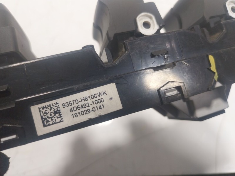 Recambio de mando elevalunas delantero izquierdo para kia stonic (ybcuv) 1.6 crdi cat referencia OEM IAM 93571H8100 93570H810CWK