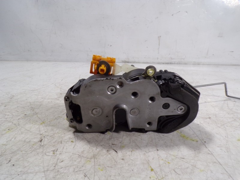 Recambio de cerradura puerta delantera izquierda para opel mokka 1.6 cdti dpf referencia OEM IAM 13579522 13579522 