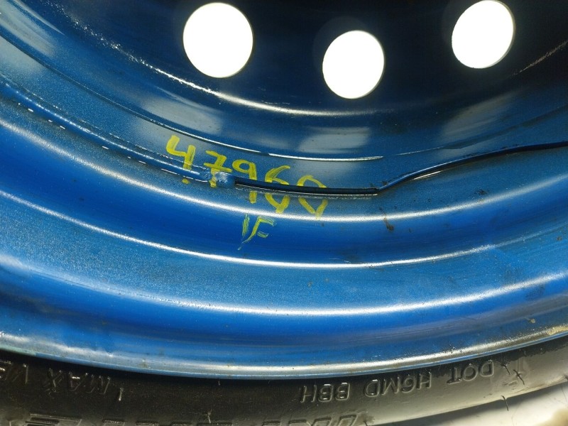 Recambio de neumatico repuesto para kia carens iv 1.7 crdi referencia OEM IAM 52910A4910  