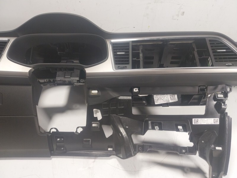 Recambio de salpicadero para seat ateca (kh7) 1.5 16v tsi act referencia OEM IAM 576857003QPLT  575880204D