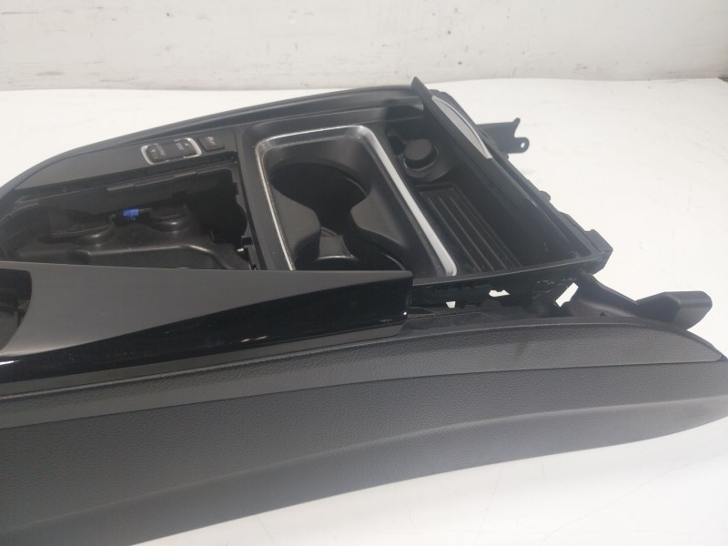 Recambio de apoyabrazos central para bmw 3 touring (f31) 316 d referencia OEM IAM 51169235437 923546722 51169360522