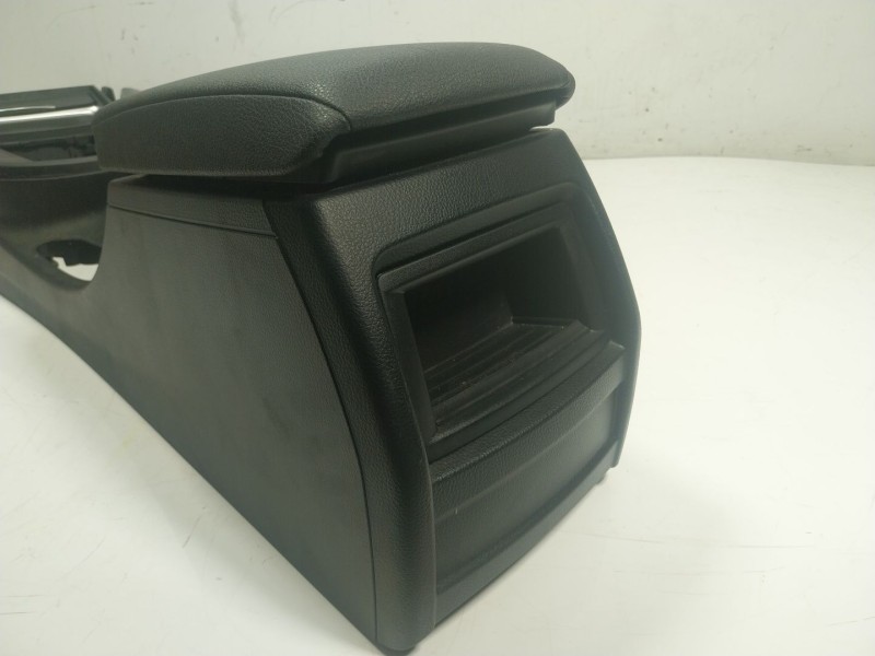 Recambio de apoyabrazos central para bmw 3 touring (f31) 316 d referencia OEM IAM 51169235437 923546722 51169360522