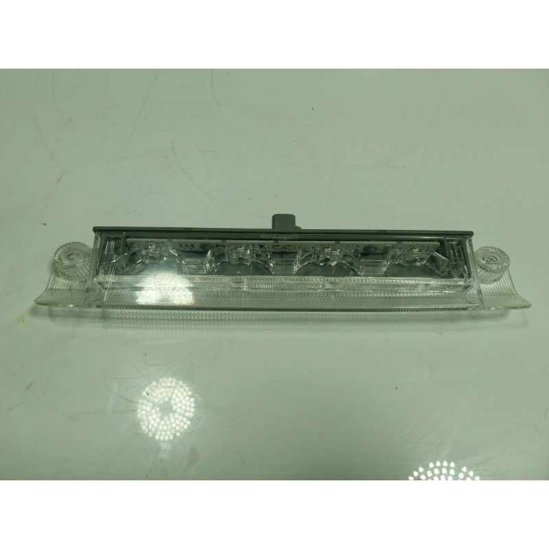 Recambio de piloto trasero central para toyota yaris cross 1.5 vvti 16 v 55 kw referencia OEM IAM   