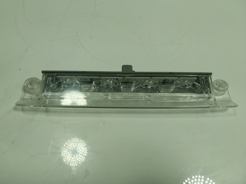 Recambio de piloto trasero central para toyota yaris cross 1.5 vvti 16 v 55 kw referencia OEM IAM   