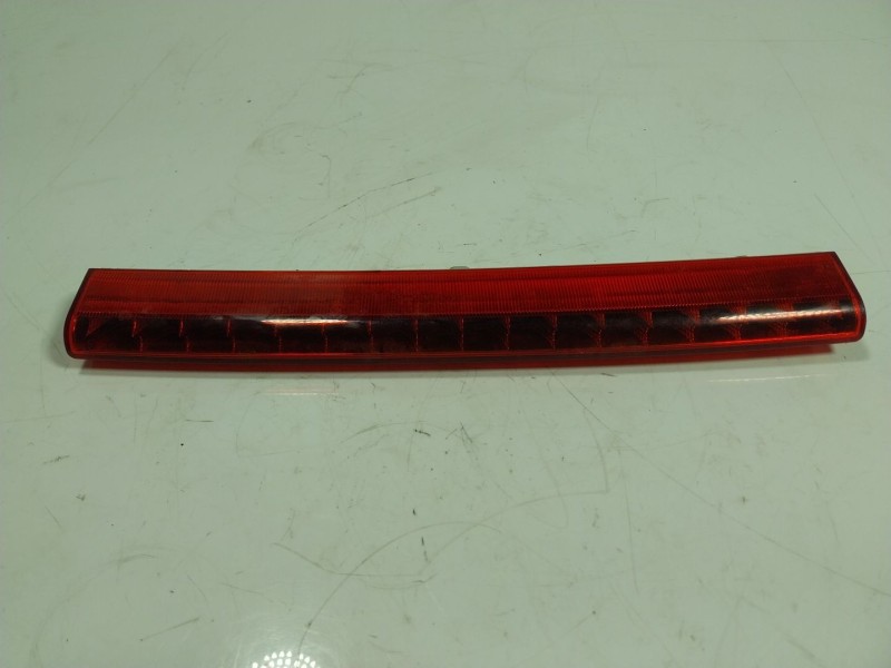 Recambio de piloto trasero central para maserati levante 3.0 v6 twinturbo cat referencia OEM IAM   