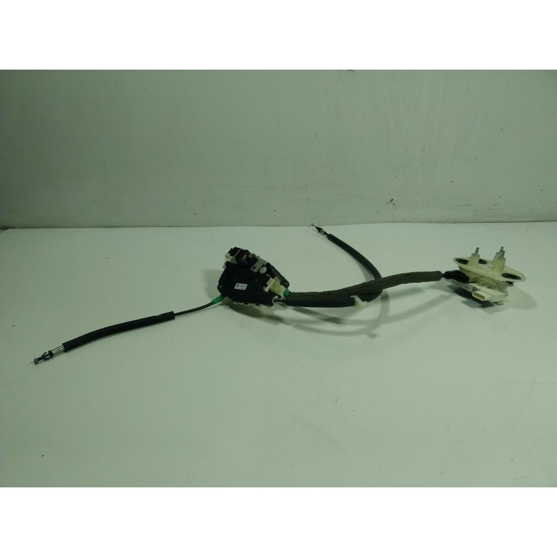 Recambio de cerradura puerta trasera derecha para maserati levante 3.0 v6 twinturbo cat referencia OEM IAM  670101519 