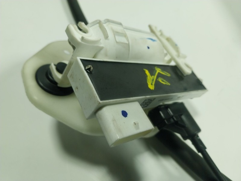 Recambio de cerradura puerta trasera derecha para maserati levante 3.0 v6 twinturbo cat referencia OEM IAM  670101519 