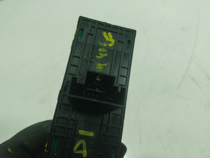 Recambio de mando elevalunas delantero izquierdo para volkswagen t-cross 1.0 tsi referencia OEM IAM   