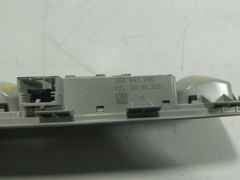 Recambio de piloto interior para volkswagen t-cross 1.0 tsi referencia OEM IAM  2GA947290 