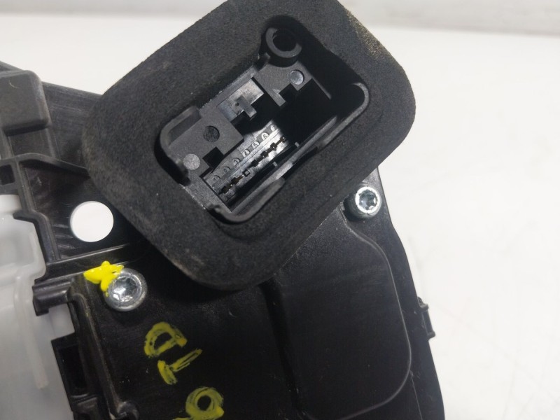 Recambio de cerradura puerta trasera derecha para volkswagen t-cross 1.0 tsi referencia OEM IAM  10A839016 