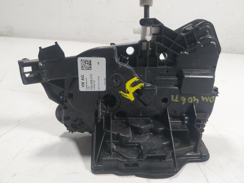 Recambio de cerradura puerta trasera izquierda para volkswagen t-cross 1.0 tsi referencia OEM IAM  10A839015 