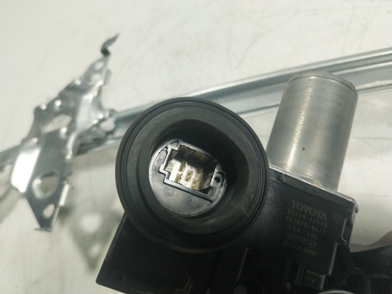 Recambio de elevalunas trasero derecho para toyota rav 4 v van (_a5_, _h5_) 2.5 hybrid (axah52) referencia OEM IAM  8571012540 