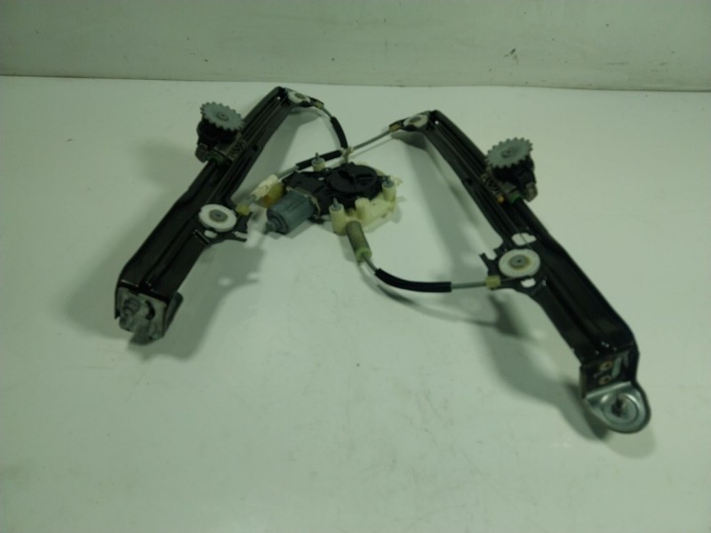 Recambio de elevalunas trasero derecho para maserati levante 3.0 v6 twinturbo cat referencia OEM IAM  67032862 