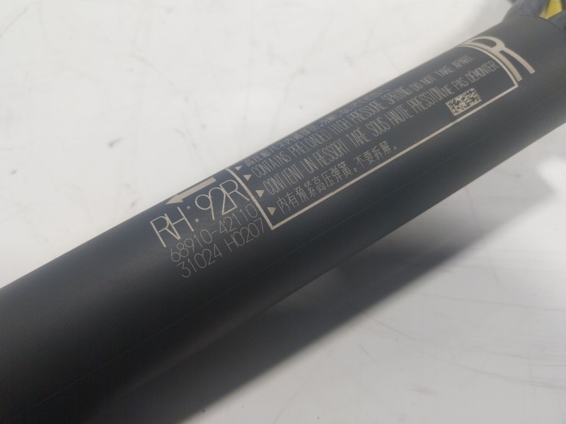 Recambio de amortiguadores maletero / porton para toyota rav 4 v van (_a5_, _h5_) 2.5 hybrid (axah52) referencia OEM IAM  689104