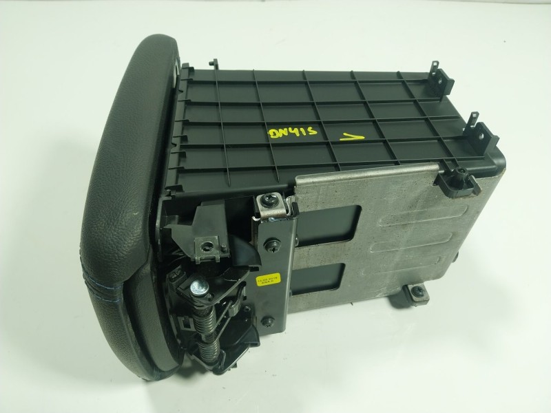 Recambio de apoyabrazos central para hyundai tucson (tl, tle) 1.7 crdi referencia OEM IAM 84660D7200TRB 84690D7200 