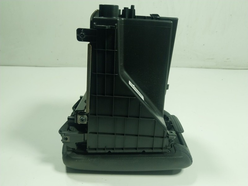 Recambio de apoyabrazos central para hyundai tucson (tl, tle) 1.7 crdi referencia OEM IAM 84660D7200TRB 84690D7200 