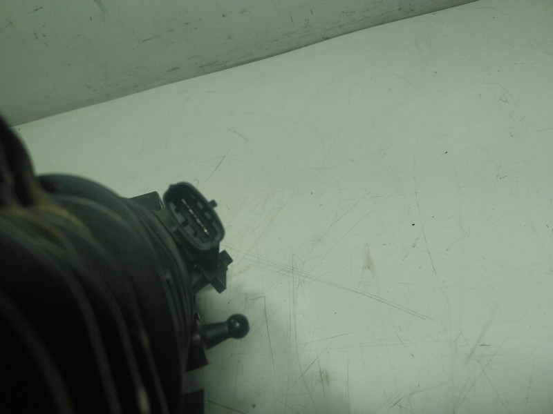 Recambio de colector admision para jaguar f-pace (x761) 2.0 td4 awd referencia OEM IAM AJ813414 G4D318N968AA 