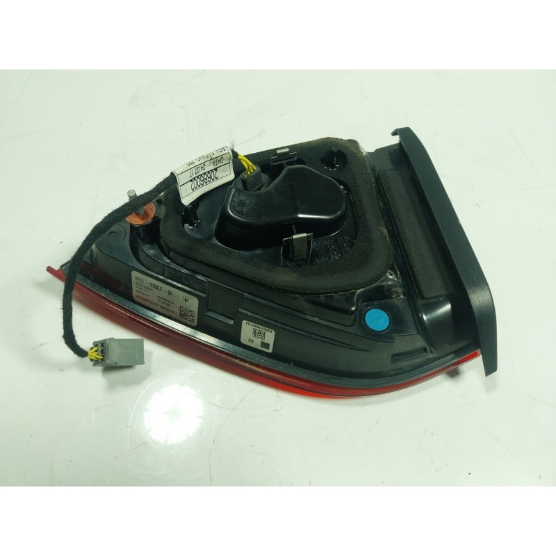 Recambio de piloto trasero izquierdo interior para maserati levante 3.0 v6 twinturbo cat referencia OEM IAM  067001008700 