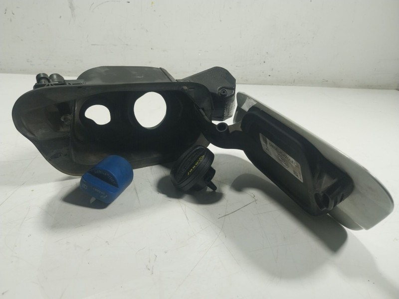 Recambio de tapa combustible para volkswagen touran (5t1) 1.6 tdi referencia OEM IAM  5TA809857C 