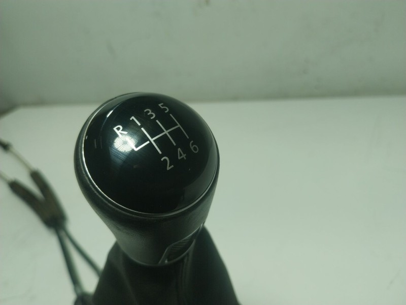 Recambio de palanca cambio para volkswagen touran (5t1) 1.6 tdi referencia OEM IAM  5QA711049B 