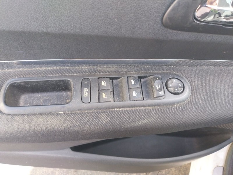 peugeot 5008 (0u_, 0e_) del año 2012