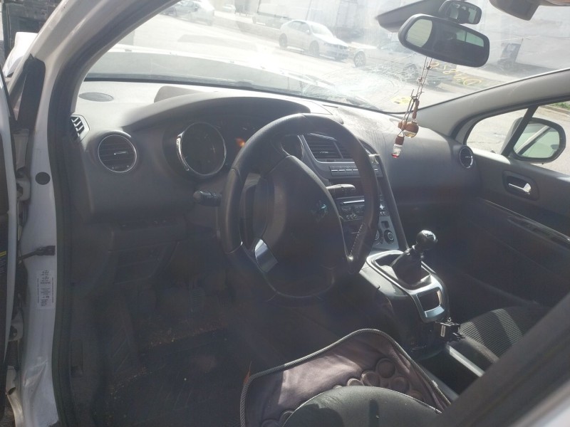 peugeot 5008 (0u_, 0e_) del año 2012