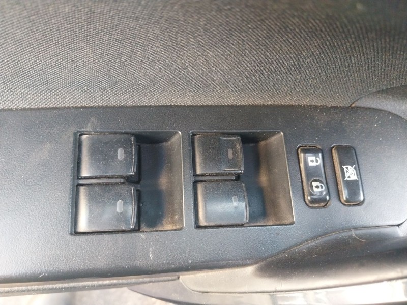 toyota auris (_e18_) del año 2016