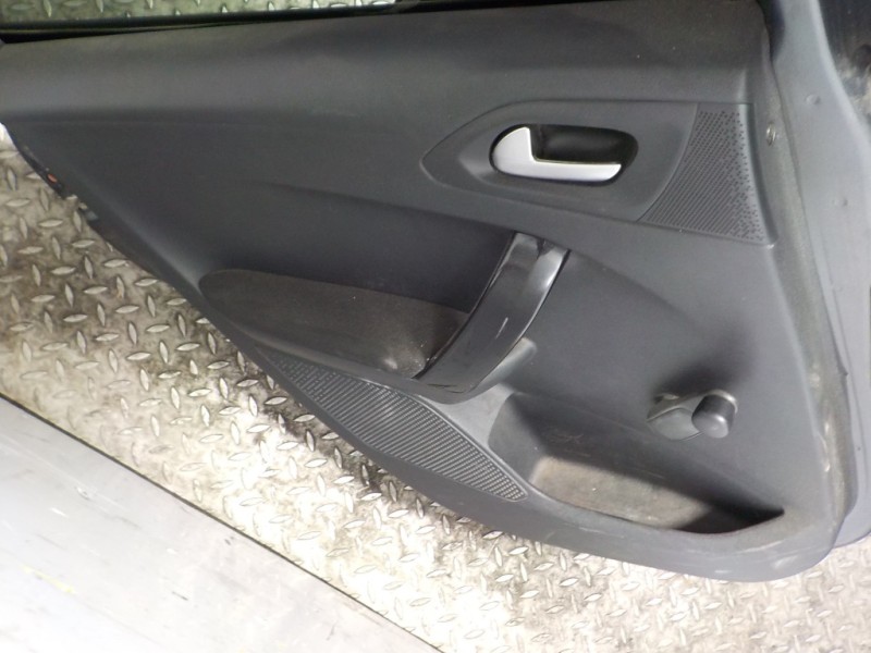 Recambio de puerta trasera izquierda para peugeot 208 1.6 16v hdi fap referencia OEM IAM   