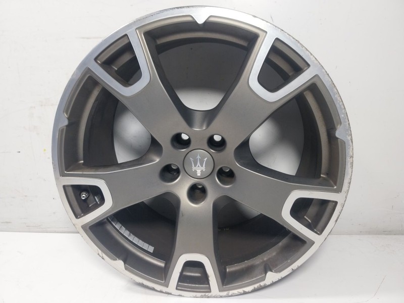 Recambio de llanta para maserati levante 3.0 v6 twinturbo cat referencia OEM IAM  670044701 