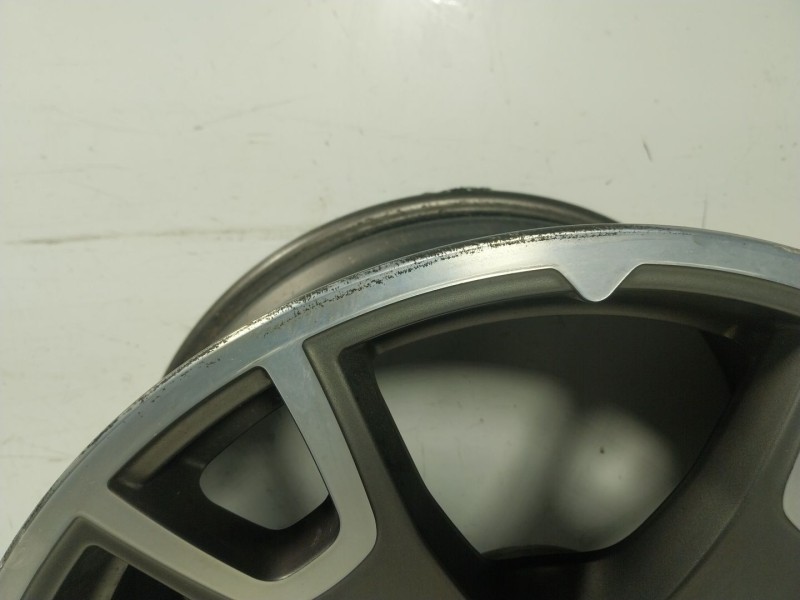 Recambio de llanta para maserati levante 3.0 v6 twinturbo cat referencia OEM IAM  670044701 