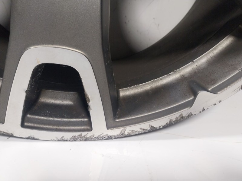 Recambio de llanta para maserati levante 3.0 v6 twinturbo cat referencia OEM IAM  670044701 