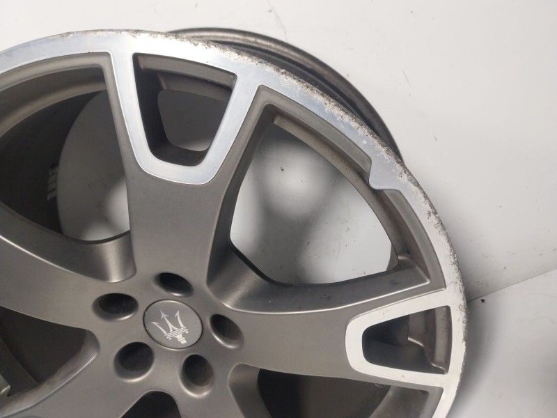 Recambio de llanta para maserati levante 3.0 v6 twinturbo cat referencia OEM IAM  670044701 