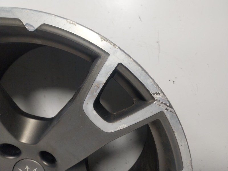 Recambio de llanta para maserati levante 3.0 v6 twinturbo cat referencia OEM IAM  670044708 