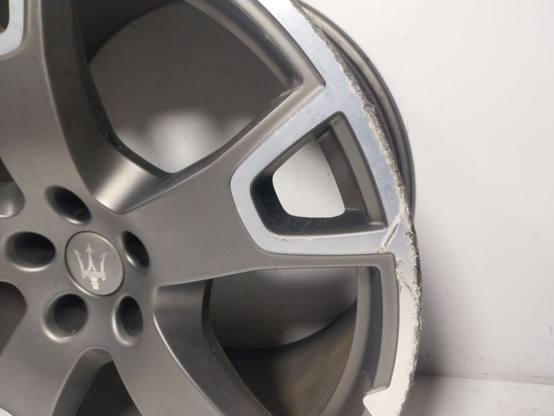 Recambio de llanta para maserati levante 3.0 v6 twinturbo cat referencia OEM IAM  670044708 