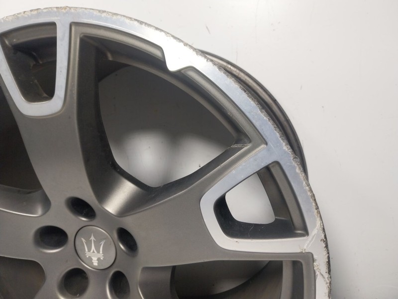 Recambio de llanta para maserati levante 3.0 v6 twinturbo cat referencia OEM IAM  670044708 