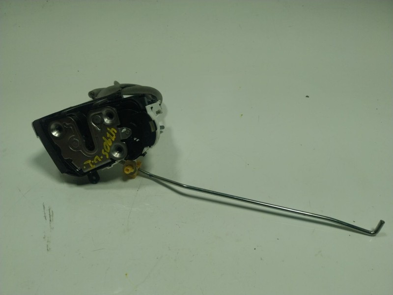 Recambio de cerradura puerta delantera izquierda para mg mg zs suv 1.5 vti referencia OEM IAM  10845780 