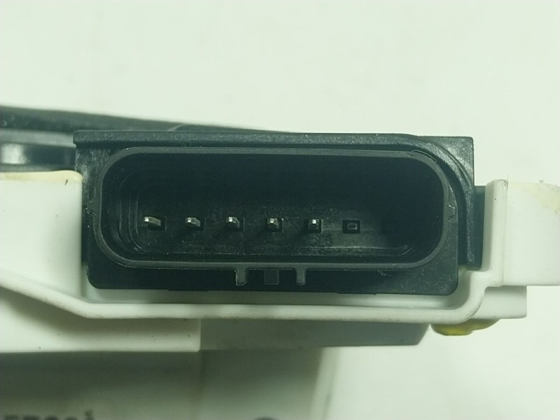 Recambio de cerradura puerta delantera izquierda para mg mg zs suv 1.5 vti referencia OEM IAM  10845780 