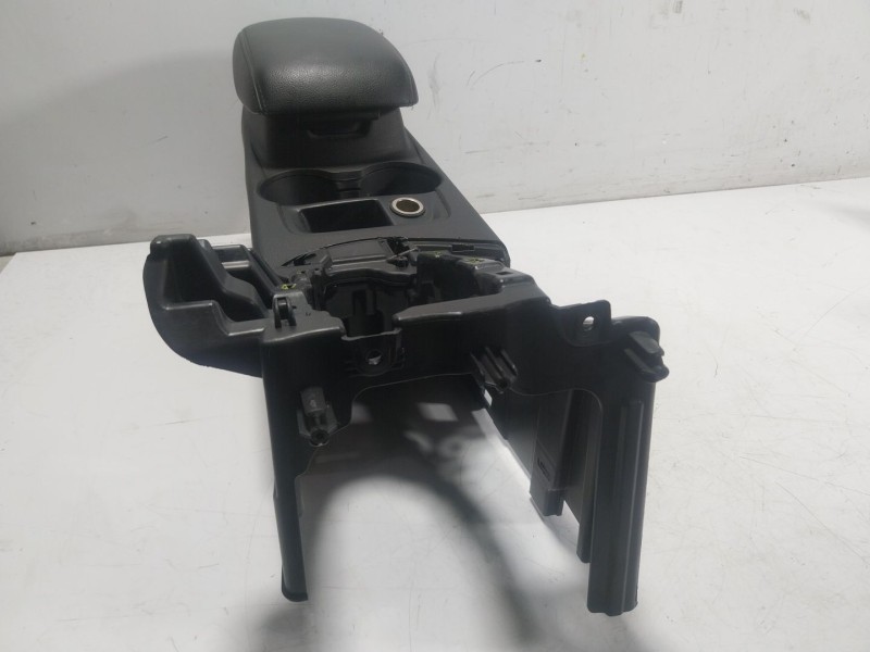 Recambio de apoyabrazos central para ford focus iii 1.0 ecoboost referencia OEM IAM 1835225 SD0526102436801 