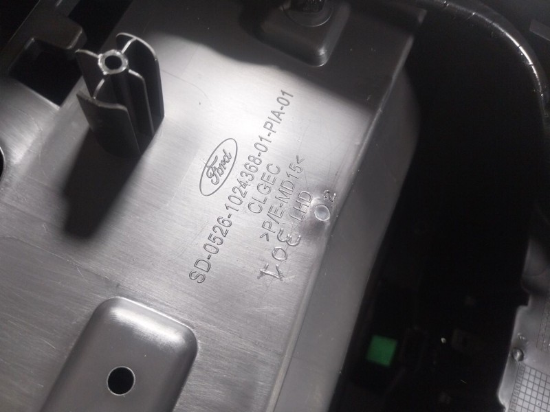 Recambio de apoyabrazos central para ford focus iii 1.0 ecoboost referencia OEM IAM 1835225 SD0526102436801 