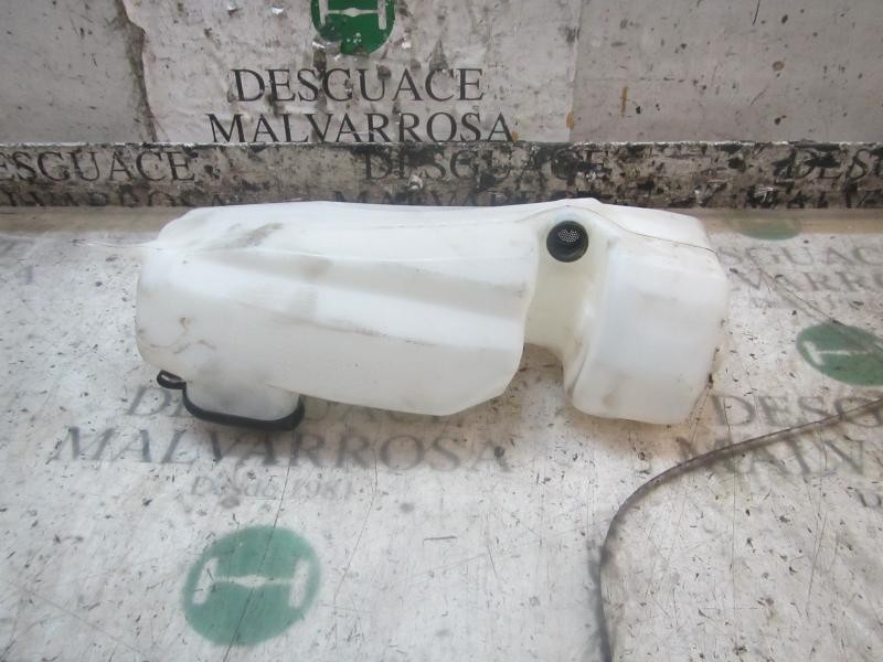 Recambio de deposito limpia para dacia duster adventure referencia OEM IAM 8200609549  