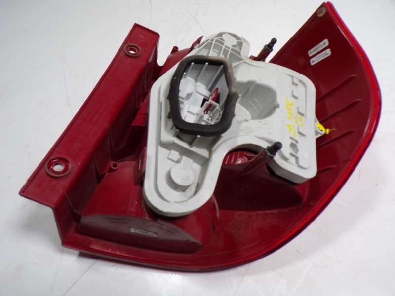 Recambio de piloto trasero izquierdo para skoda yeti 1.2 tsi referencia OEM IAM 5L0945111B 5L0945257 