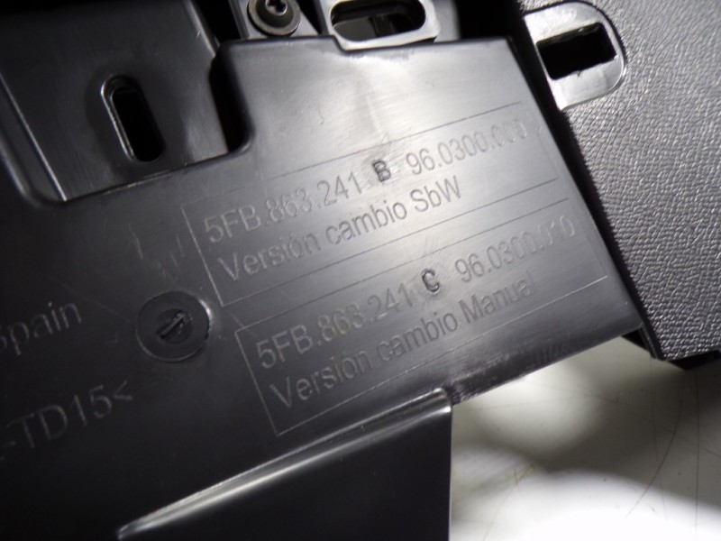 Recambio de apoyabrazos central para cupra leon sportstourer (kl8) vz 2.0 tsi 4drive referencia OEM IAM 5FA864207C38M 5FB863241B