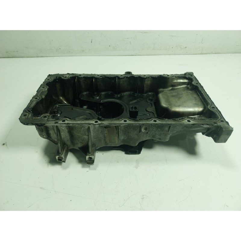 Recambio de carter para kia carens iv 1.7 crdi referencia OEM IAM 215102A311  