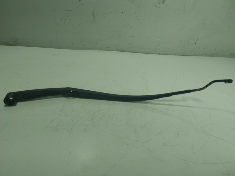 Recambio de brazo limpia delantero derecho para kia stonic (ybcuv) 1.6 crdi cat referencia OEM IAM 98321H8000  