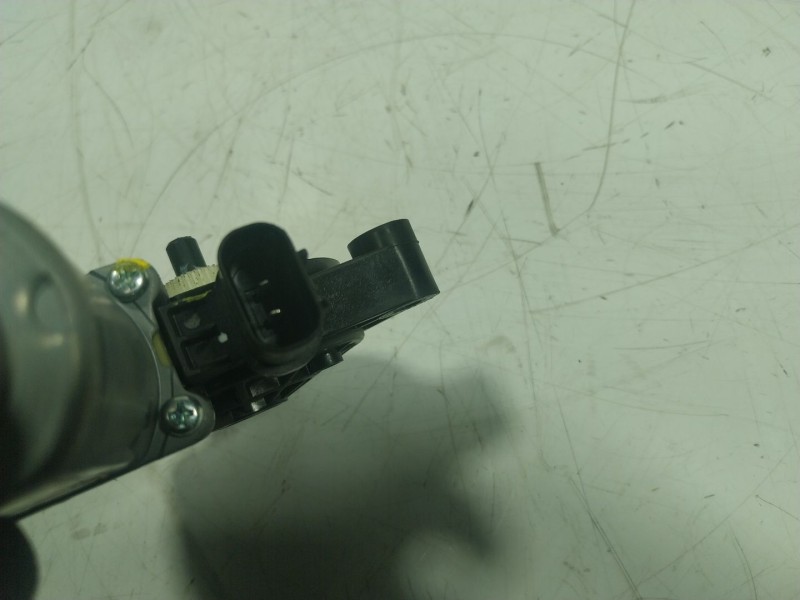 Recambio de motor elevalunas trasero derecho para hyundai tucson tecno safe 2wd bluedrive referencia OEM IAM  83460D7000 