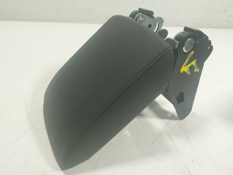 Recambio de apoyabrazos central para volkswagen t-cross 1.0 tsi referencia OEM IAM  2GM864207A 