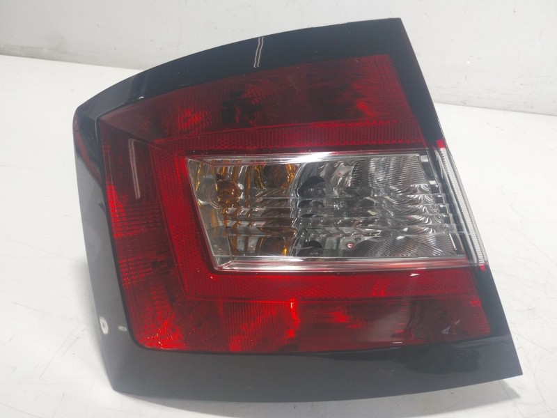 Recambio de piloto trasero izquierdo para skoda fabia iii (nj3) 1.0 referencia OEM IAM 6V6945111 6V6945095 