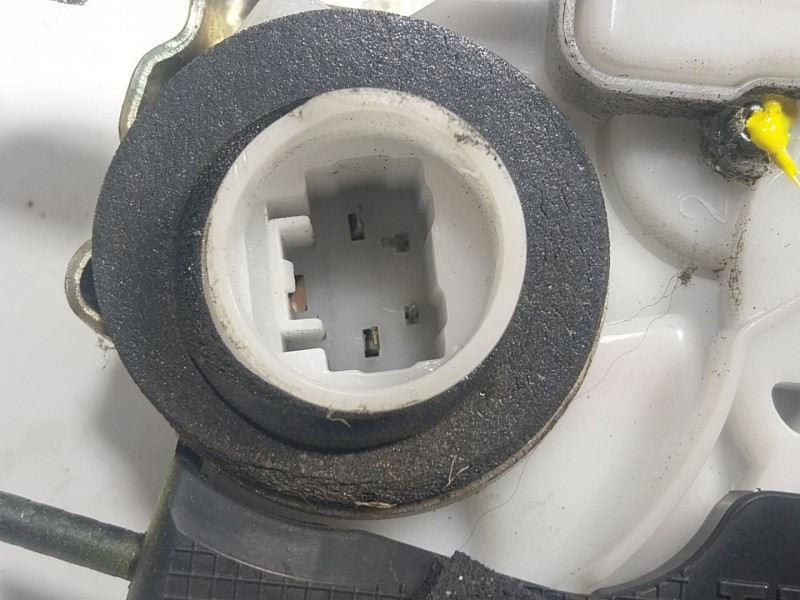 Recambio de cerradura puerta trasera izquierda para toyota prius (_w3_) 1.8 hybrid (zvw3_) referencia OEM IAM  141107 